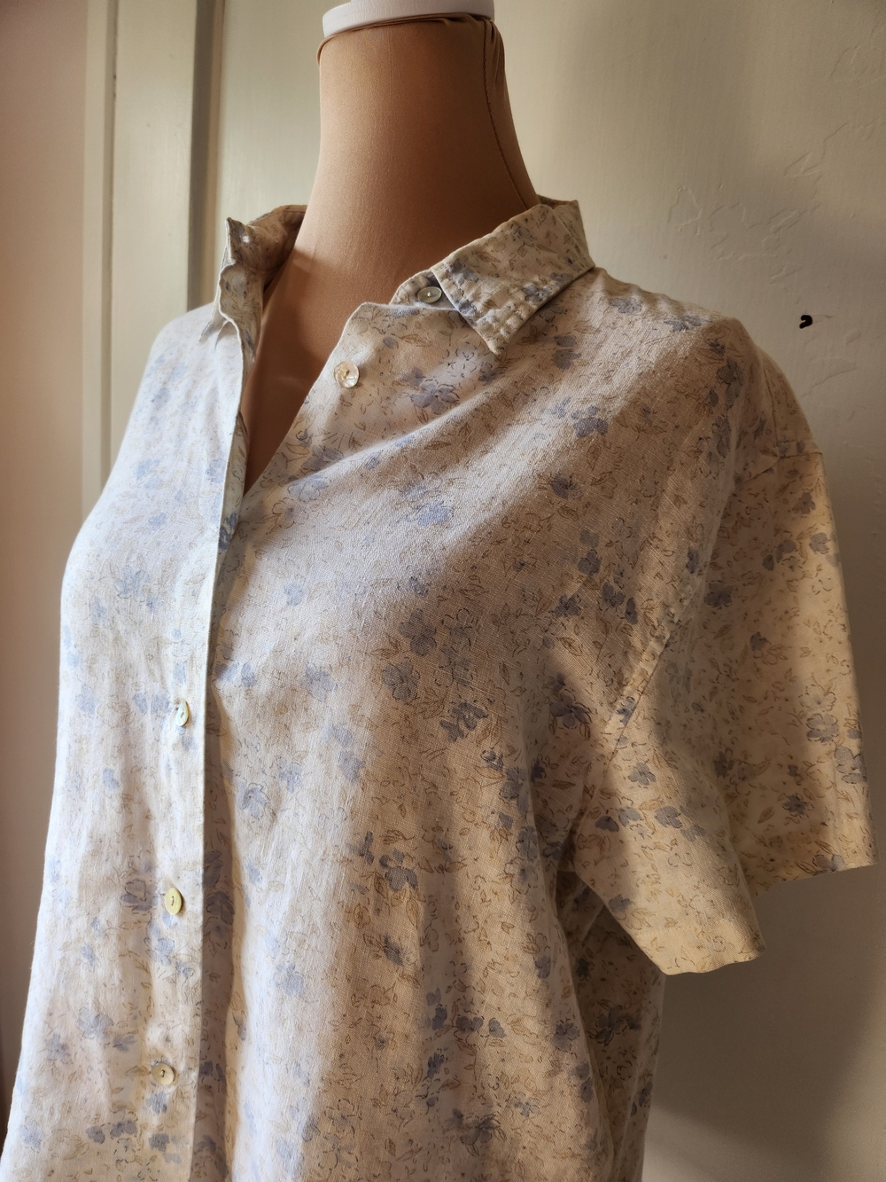 100% Linen Ivory/Blue Floral Button-Down Short Sleeve Shirt - Picture 2 of 8